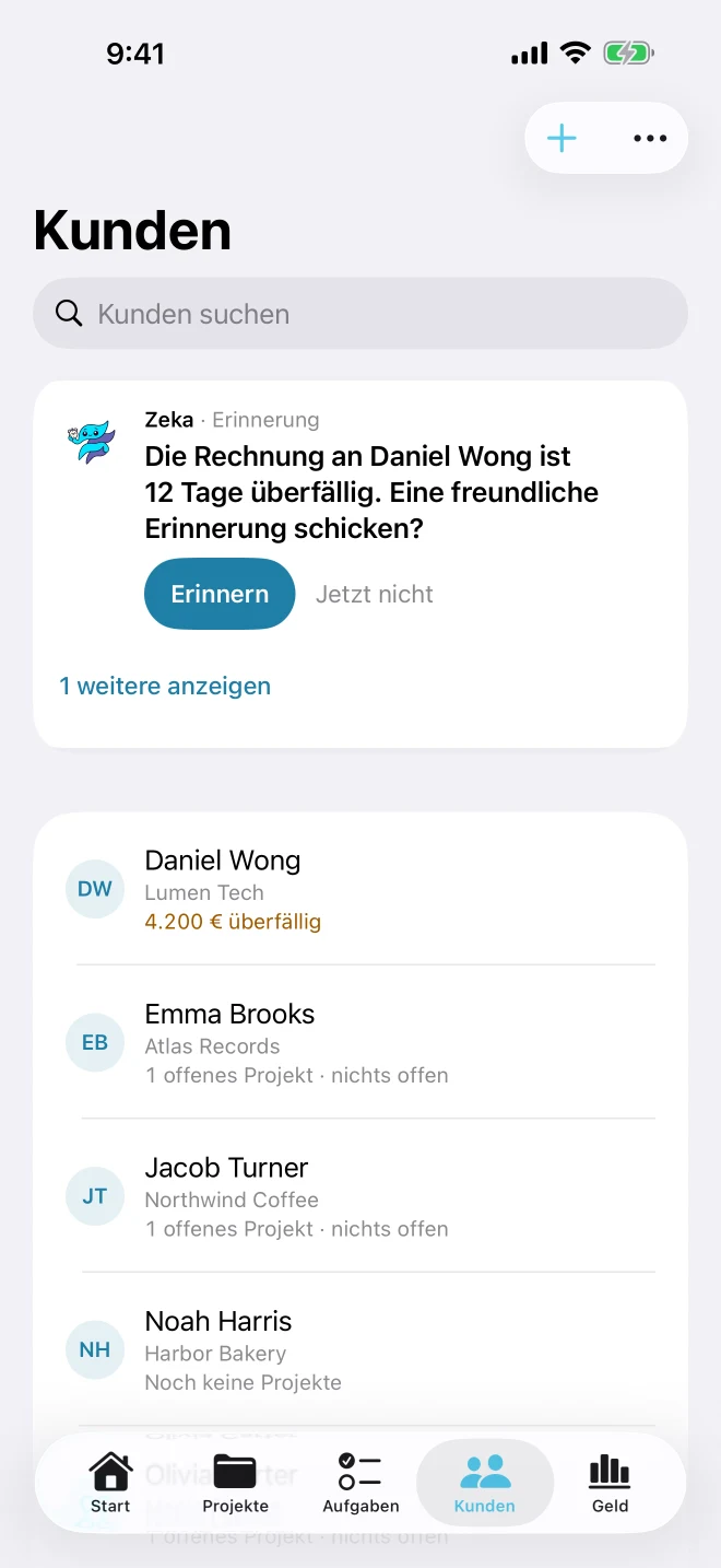 Kundenliste mit dem offenen Saldo jedes Kunden und einer Zeka-Erinnerung zu einer überfälligen Rechnung